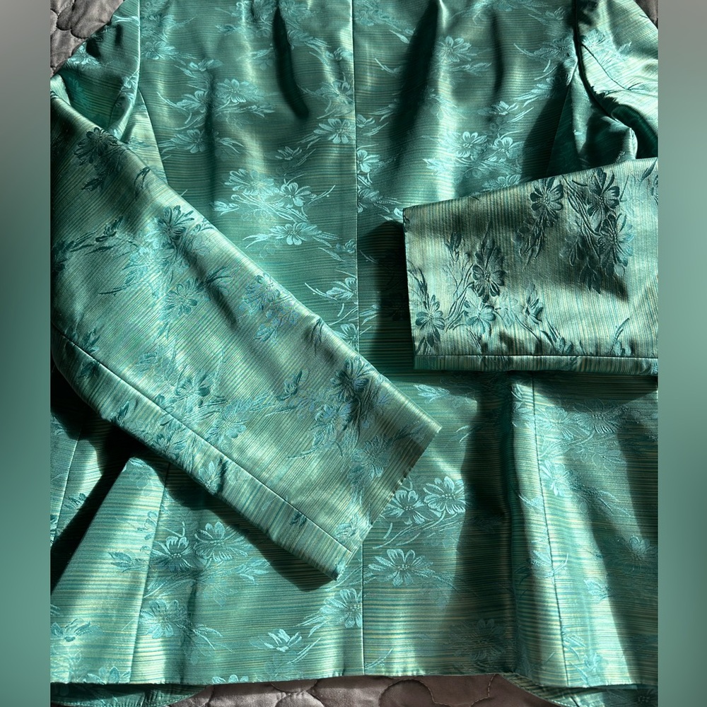 TA Travis Eyers 100% silk Floral Blazer and Skirt Set - Picture 7 of 13